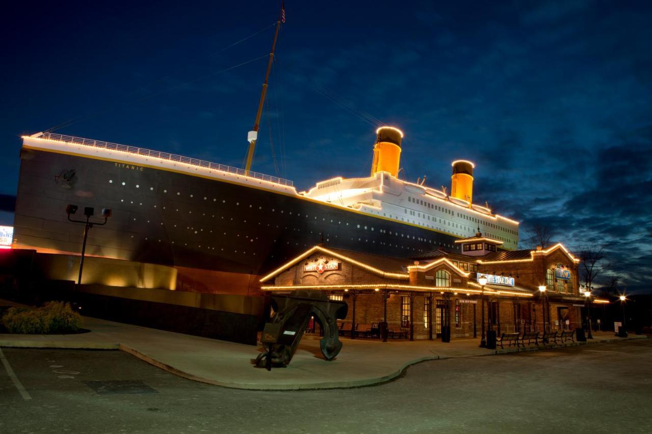 Magical Moments, Hot Tub, Wifi, 1089 Free Tickets Each Paid Day, Dollywood And More جاتلينبرج المظهر الخارجي الصورة