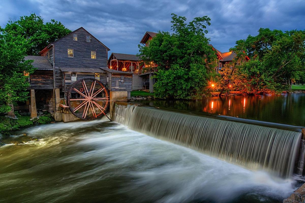 Magical Moments, Hot Tub, Wifi, 1089 Free Tickets Each Paid Day, Dollywood And More جاتلينبرج المظهر الخارجي الصورة