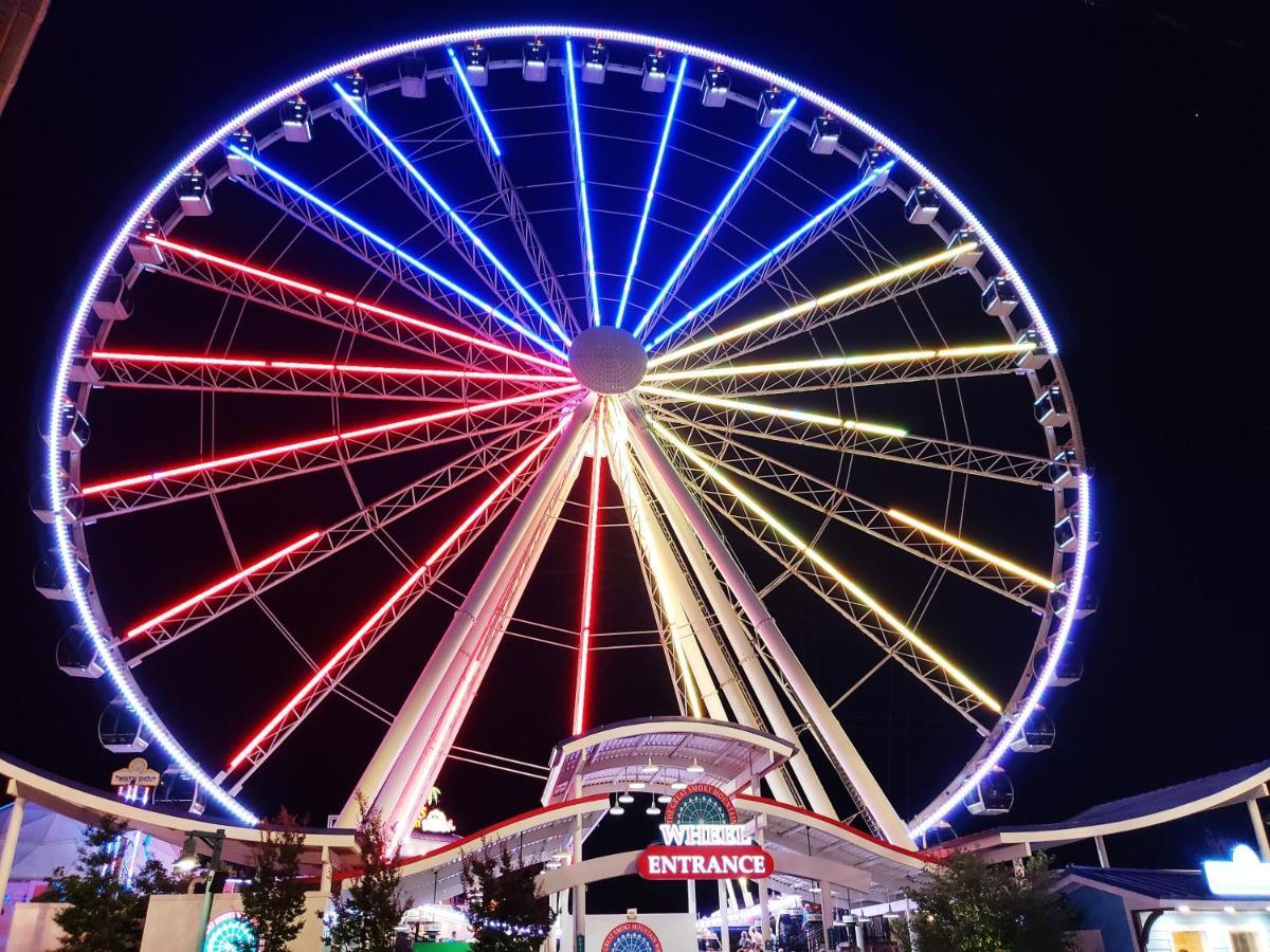 Magical Moments, Hot Tub, Wifi, 1089 Free Tickets Each Paid Day, Dollywood And More جاتلينبرج المظهر الخارجي الصورة