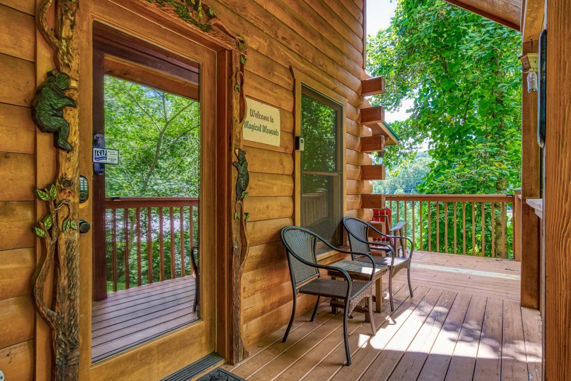 Magical Moments, Hot Tub, Wifi, 1089 Free Tickets Each Paid Day, Dollywood And More جاتلينبرج المظهر الخارجي الصورة