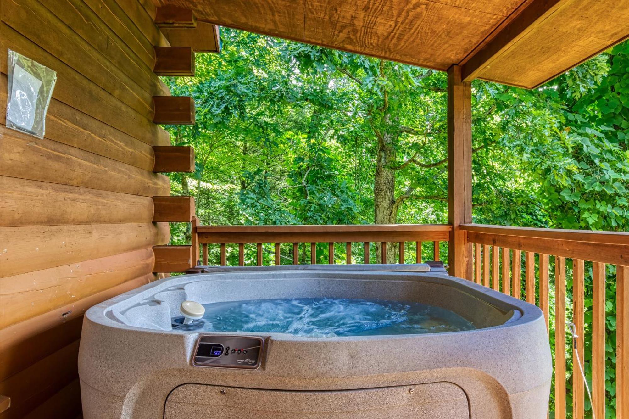 Magical Moments, Hot Tub, Wifi, 1089 Free Tickets Each Paid Day, Dollywood And More جاتلينبرج المظهر الخارجي الصورة
