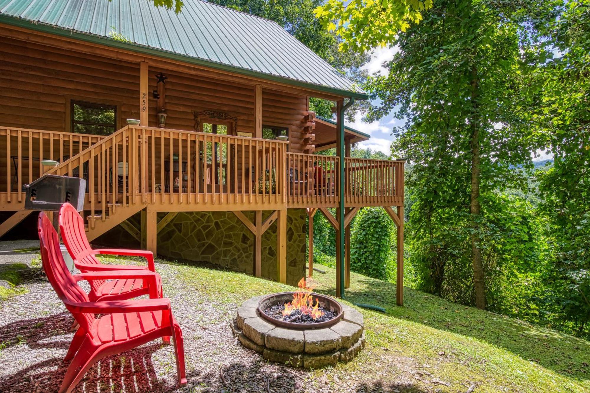 Magical Moments, Hot Tub, Wifi, 1089 Free Tickets Each Paid Day, Dollywood And More جاتلينبرج المظهر الخارجي الصورة